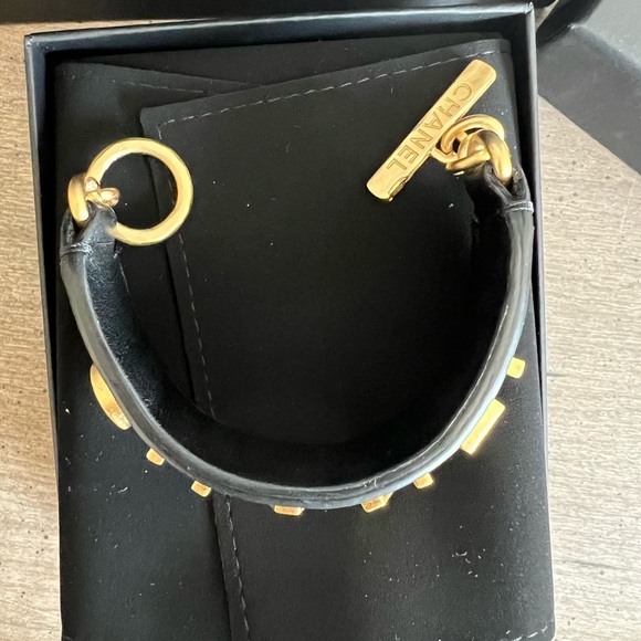 authentic Chanel leather strap bracelet - Picture 7 of 10
